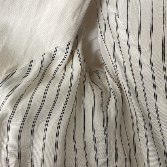 2000s BCBG cropped white 3/4 sleeve jacket - Picture 4 of 9